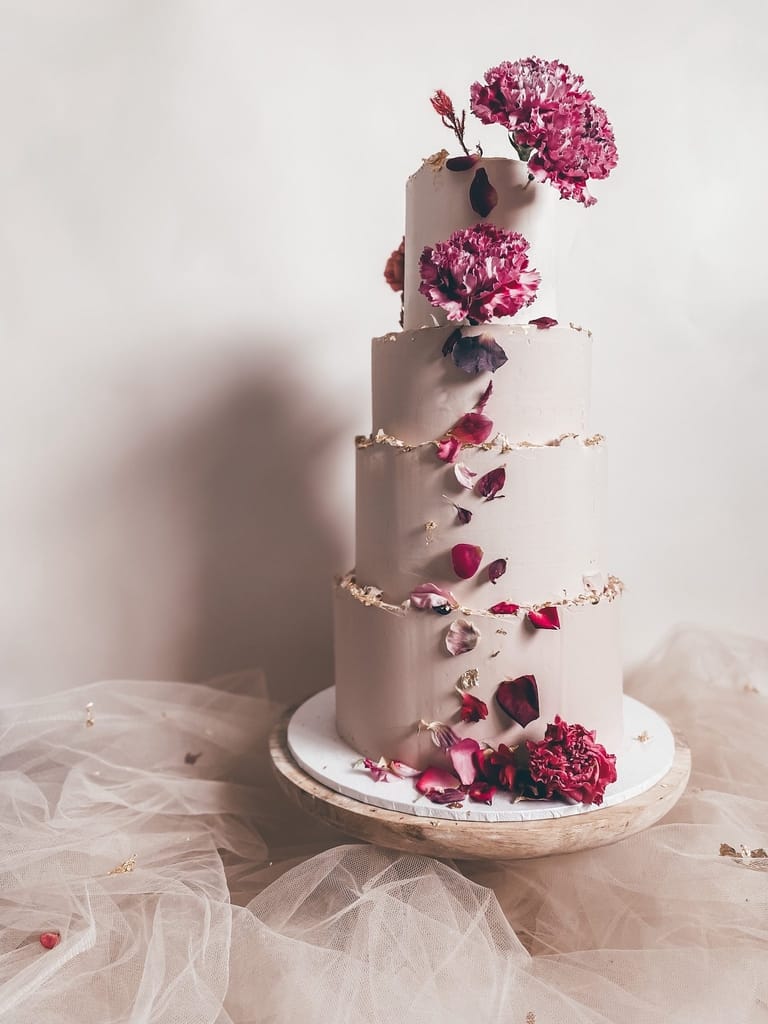 When should you order your wedding cake?